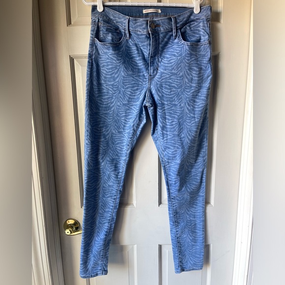 Levi’s High Rise Super Skinny Animal Print Jeans 32” Waist - Picture 3 of 4